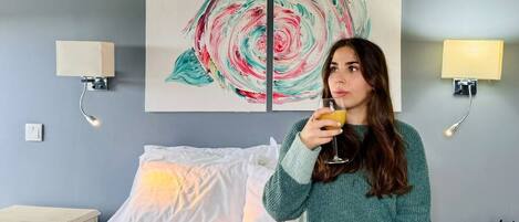 2 bedrooms, iron/ironing board, WiFi