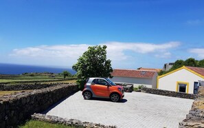 Property grounds - Recanto das 5 T2 by PontaNegraAzores (Angra do Heroísmo)