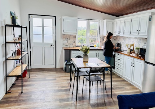 The Biscuit House T1 by PontaNegraAzores