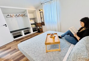 2 bedrooms, WiFi, bed sheets