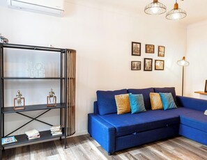 TV - The Biscuit House T2 by PontaNegraAzores (Praia da Vitória)