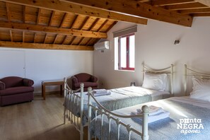 3 slaapkamers, een strijkplank/strijkijzer, wifi, beddengoed