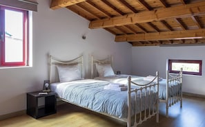 3 bedrooms, iron/ironing board, WiFi, bed sheets - The North House by Ponta Negra Azores (Biscoitos)