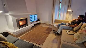 Fernseher, Kamin