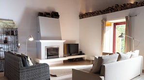 TV, fireplace - The North House by Ponta Negra Azores (Biscoitos)