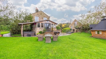 House | Outdoor dining