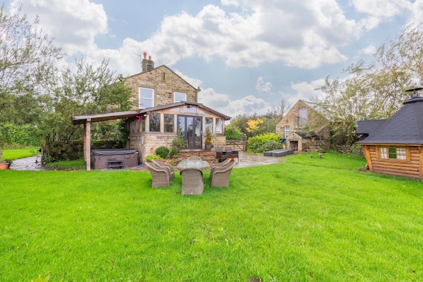 House | Outdoor dining