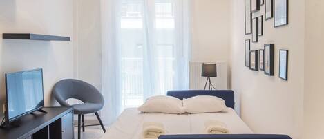 Apartment, Balcony, City View | Living area | Smart TV