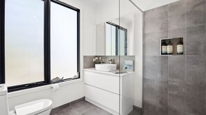 Shower - Wye Wander - A tranquil getaway offering stunning beach and bush views (Wye River)