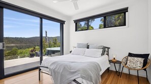 3 bedrooms, iron/ironing board, WiFi, bed sheets - Wye Wander - A tranquil getaway offering stunning beach and bush views (Wye River)