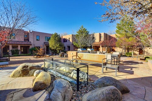 Walk to Santa Fe Plaza: Condo w/ Kiva Fireplace!