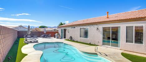 House (4 Bedrooms) | Front of property