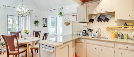 House (2 Bedrooms) | Interior