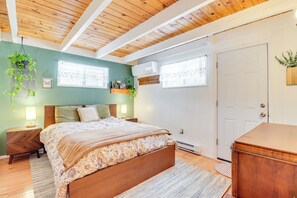 House (2 Bedrooms) | Interior - 8 Mi to Big Boulder Mountain: Cabin w/ Decks! (Albrightsville)