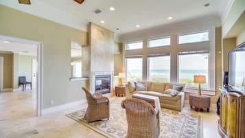 House (5 Bedrooms) | Interior