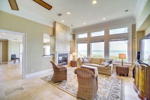 Beachfront Melbourne Beach Retreat w/ Pool Table!
