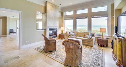 Beachfront Melbourne Beach Retreat w/ Pool Table!