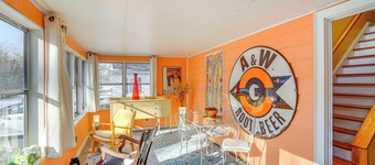 1 Mi to Dtwn: Beautiful Home in Williamstown!