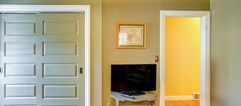 1 Mi to Dtwn: Beautiful Home in Williamstown!