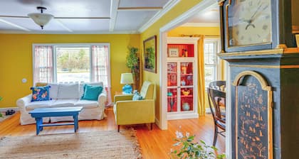 1 Mi to Dtwn: Beautiful Home in Williamstown!