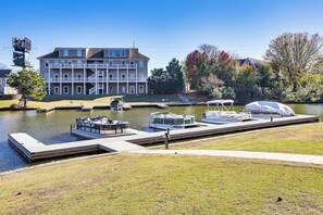 Apartment (3 Bedrooms) | Interior - Private Patio, Decks: Waterfront Eatonton Townhome (Eatonton)