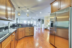 Apartment (3 Bedrooms) | Interior - Private Patio, Decks: Waterfront Eatonton Townhome (Eatonton)