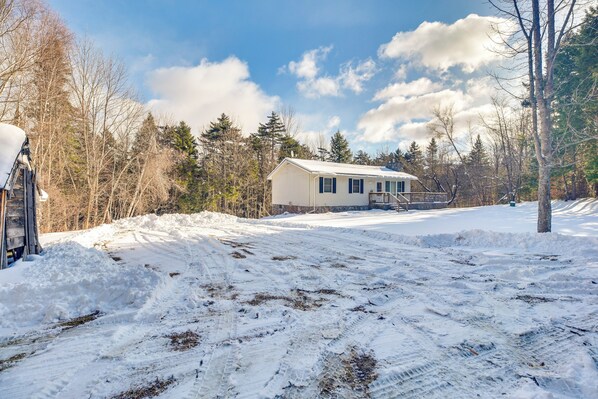 A snow-covered landscape with a house and trees. - 1 Mi to Sugarbush Resort: Dog-friendly Home! (Waitsfield)