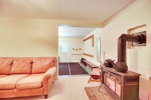 House (5 Bedrooms) | Interior