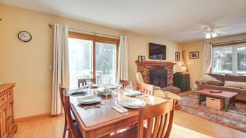 House (5 Bedrooms) | Interior