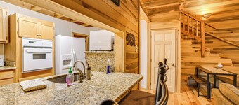 Steps to Kentucky Lake: Cozy Cabin w/ Deck!