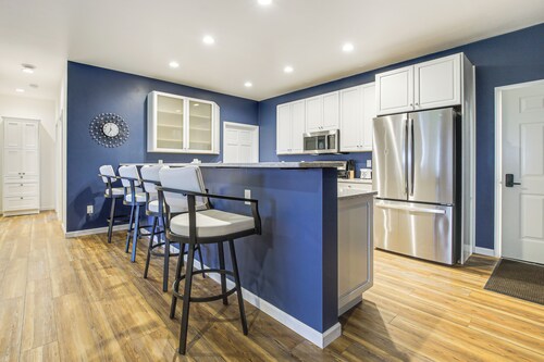 2 Mi to Lake Michigan: Home w/ Patio in Green Bay