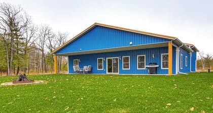 2 Mi to Lake Michigan: Home w/ Patio in Green Bay