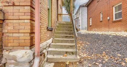 Walk to Garden & Restaurants: Zanesville Apartment
