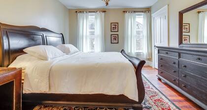 Walk to Garden & Restaurants: Zanesville Apartment