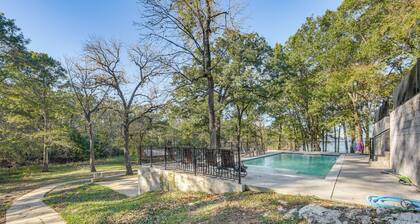 Lakefront Family Home w/ Pool in Streetman!
