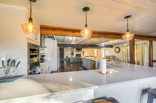 Game Room, Trails! 30-acre Lakefront Streetman Gem