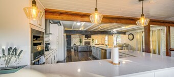 Game Room, Trails! 30-acre Lakefront Streetman Gem