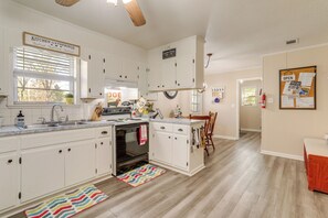 House (2 Bedrooms) | Interior