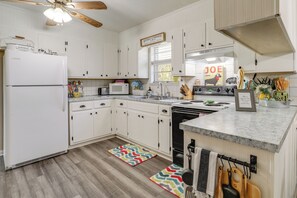 House (2 Bedrooms) | Interior