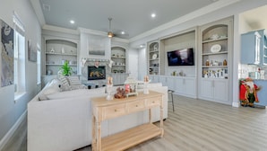 Interior - Day Trip to Yosemite: Spacious Home w/ Fireplace (Madera)