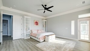 Interior - Day Trip to Yosemite: Spacious Home w/ Fireplace (Madera)