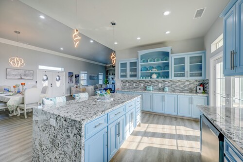 Day Trip to Yosemite: Spacious Home w/ Fireplace