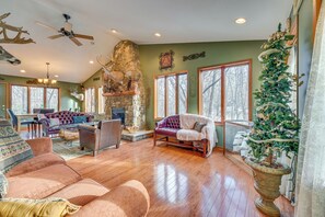 House (3 Bedrooms) | Interior