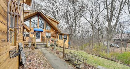 Walk to Saylorville Lake: Spacious Home w/ Deck!