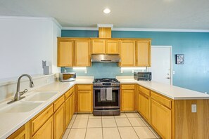 House (3 Bedrooms) | Interior