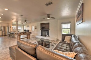 Smart-tv och eldstad