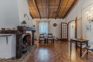 Villa clásica | Servicio de comidas en la habitación