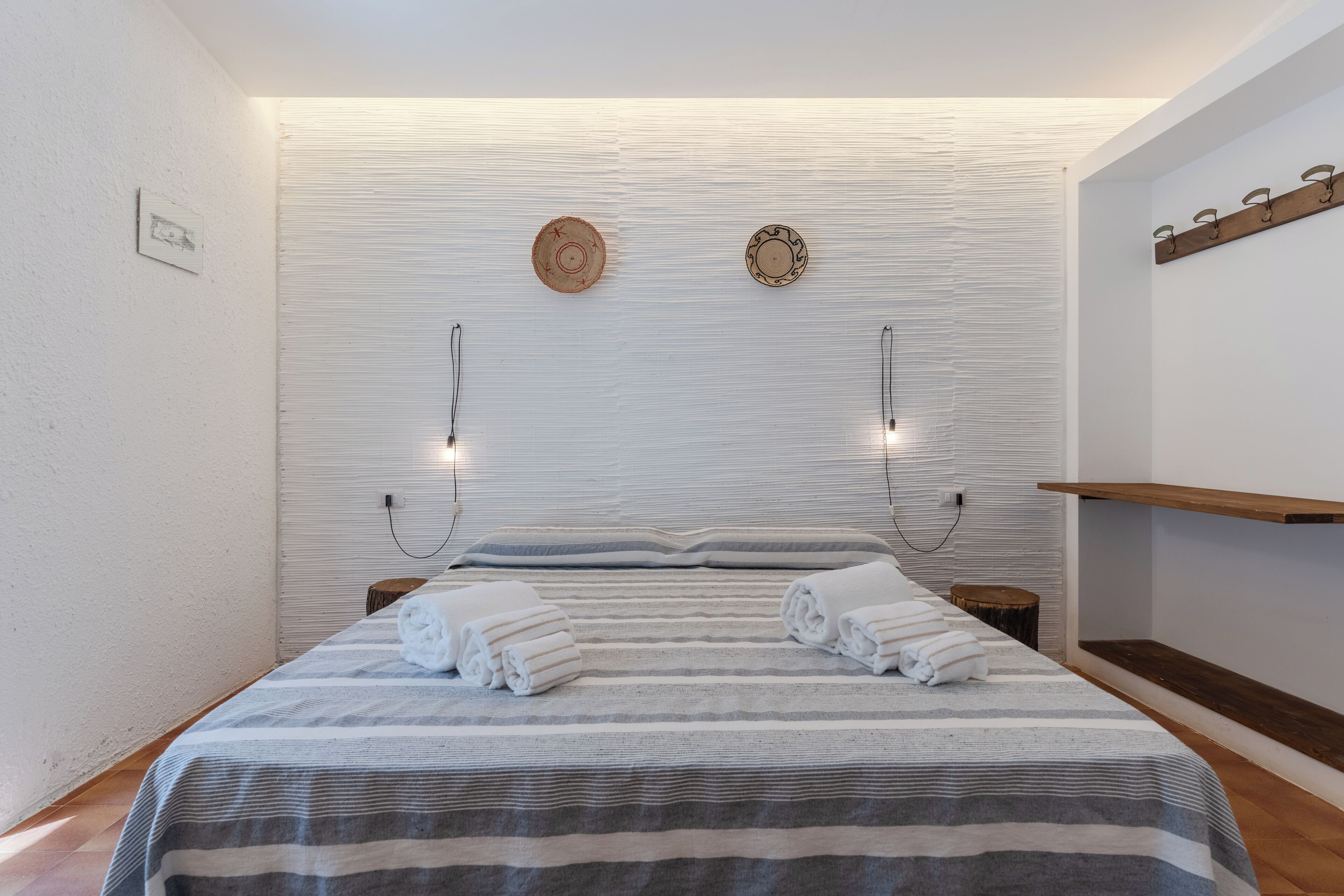 2 bedrooms, iron/ironing board, bed sheets