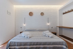 Classic Villa | 2 bedrooms, iron/ironing board, bed sheets