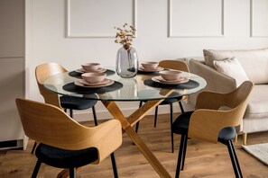 In-room dining - RentPlanet - Apartamenty Quorum (Wroclaw)